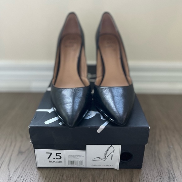 Black Banana Republic pointed heels - Picture 3 of 5